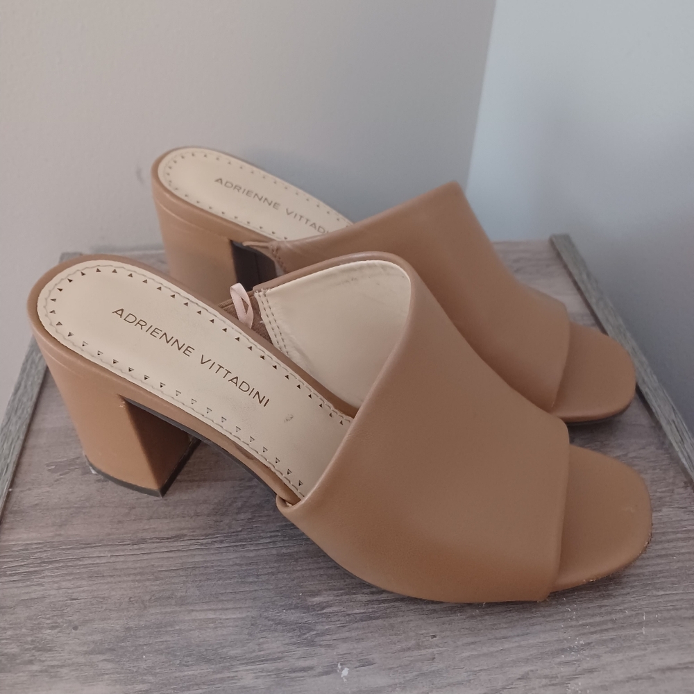 Block Heel Slip On Sandals Shoes Sz 7.5